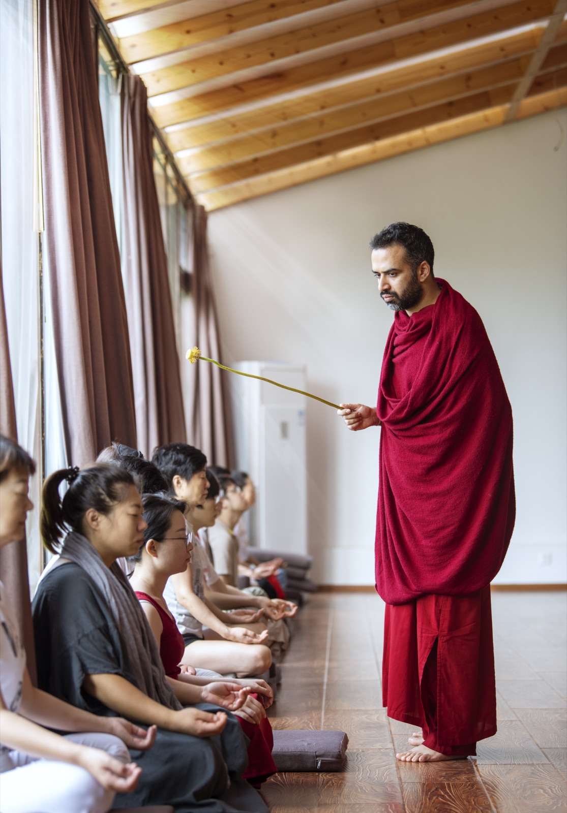 Neerav guiding meditators